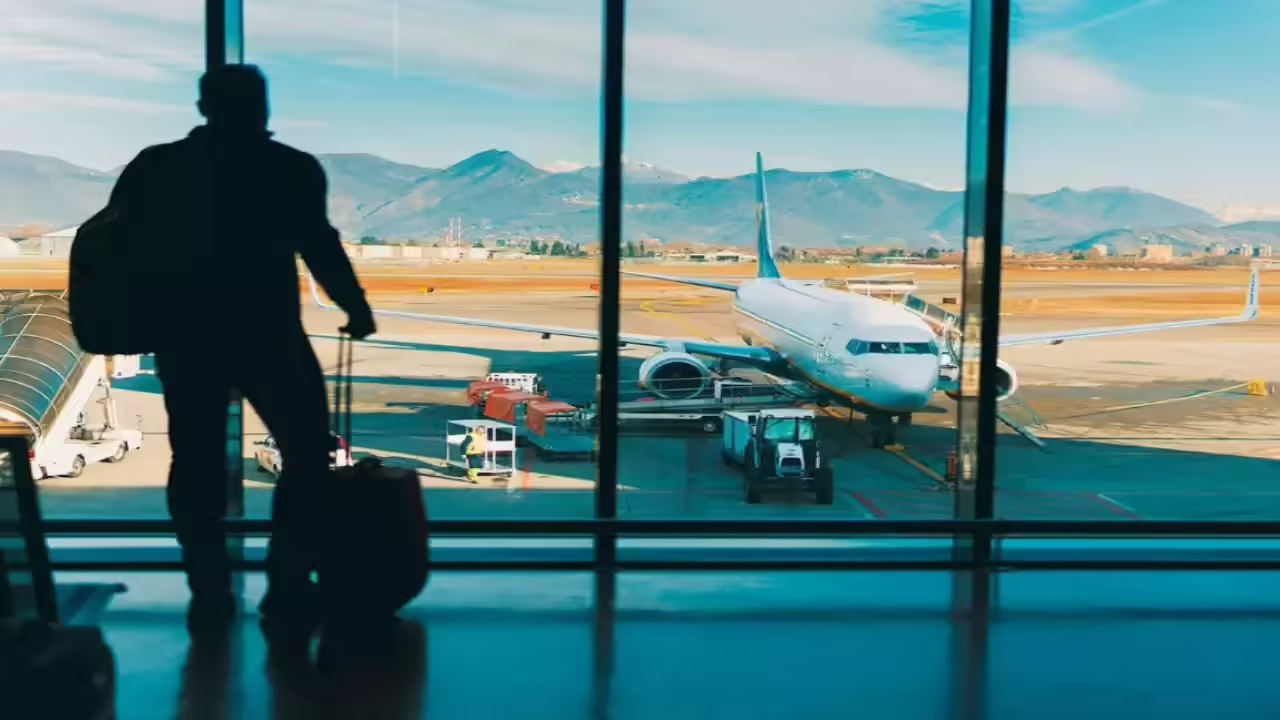 10 Tips to Do Before Traveling Anywhere